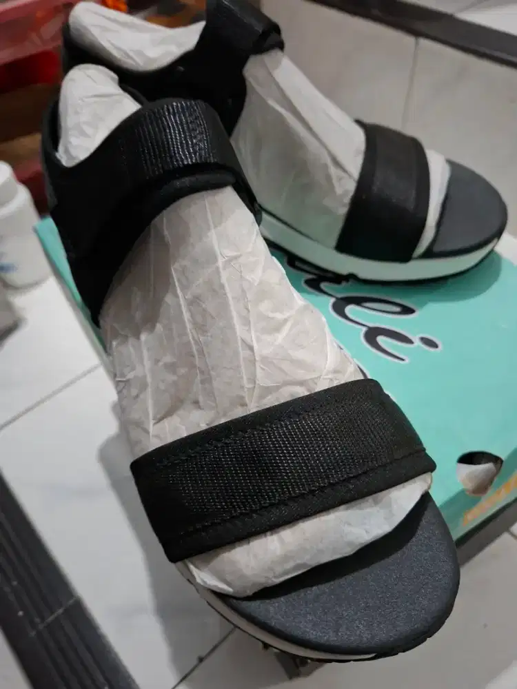 Sepatu Sendal Sketcher asli Counter, Baru, blm pernah dipakai