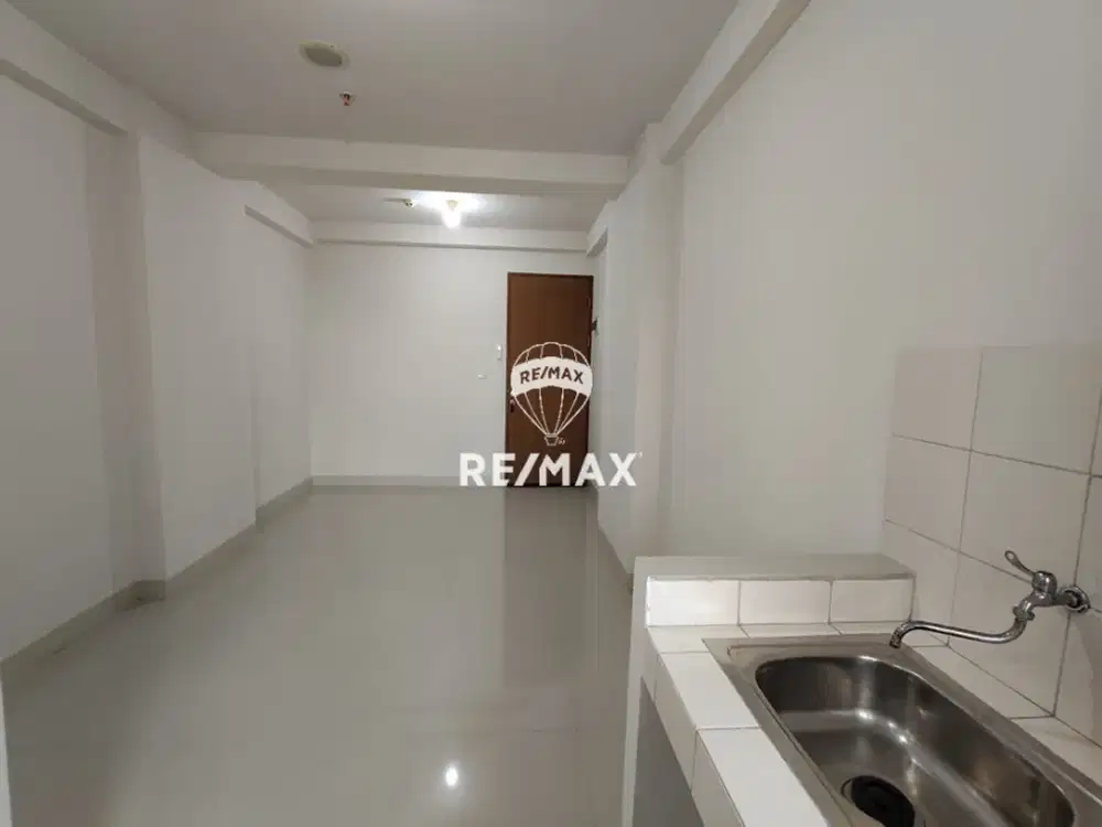 Disewakan Apartemen Oak Tower B type studio dengan suasana cozy dan view kolam renang