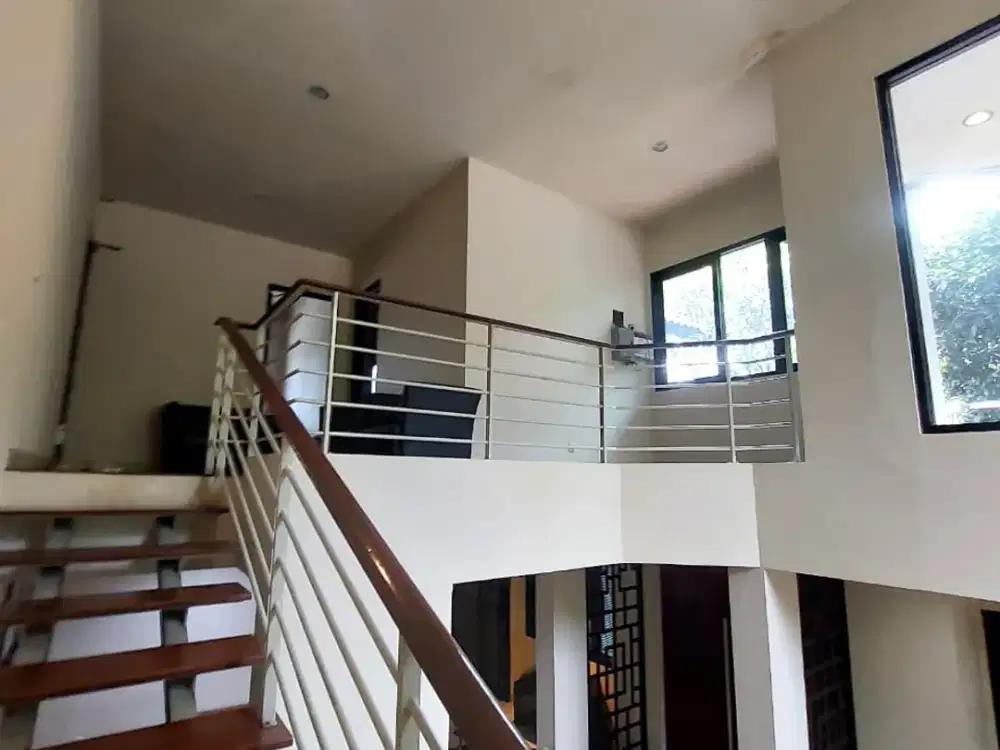 Dijual Tanah dan Bangunan di TB Simatupang, Jakarta Selatan Cocok untuk perkantoran dan berbagai kebutuhan usaha lainnya. Lokasi strategis di pinggir
