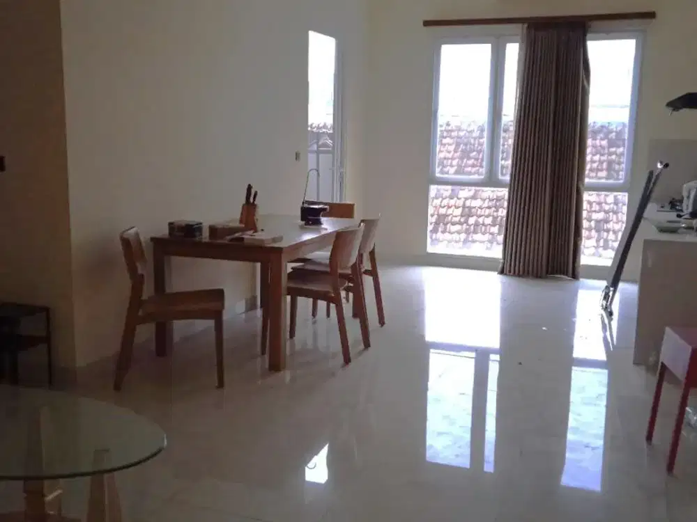 Dijual dan Disewakan TownHouse Tengah Kota di Jl. Kelengan Besar Semarang