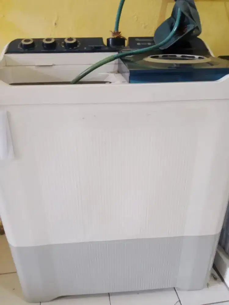 Di jual mesin cuci + pengering bekas usaha laundry