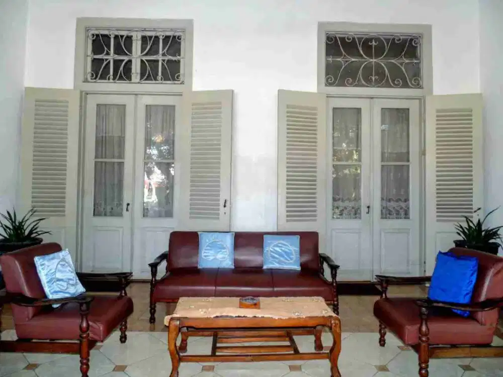 RUMAH BAGUNAN BELANDA JALAN SULUNG SURABAYA JAWA TIMUR
