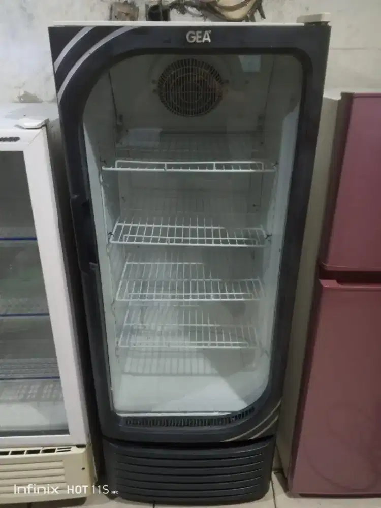 Jual butuh showcase kulkas pendingin minuman ukuran 4 rak merk GEA