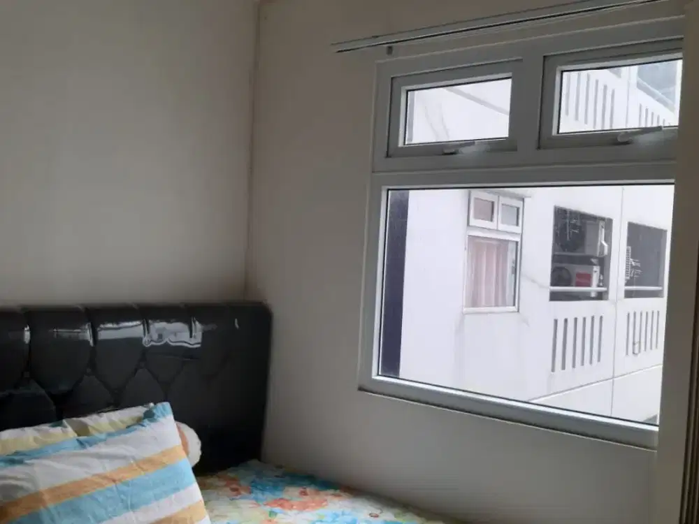 GREEN PRAMUKA SCARLET FURNISHED UNIT 2BR DENGAN TATA RUANG NYAMAN DAN PRAKTIS