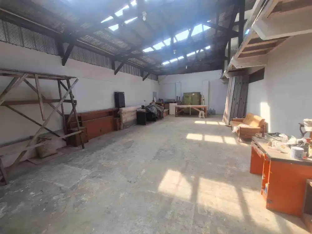 Disewakan Gudang / Kantor Akses Double Engkel Di Sayap Cipaganti Cihampelas