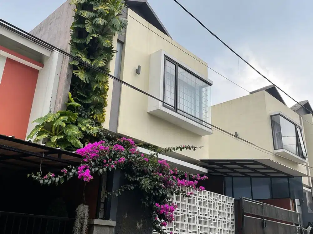 DIJUAL RUMAH 2 LANTAI DI LINGKUNGAN ASRI CIHANJUANG BANDUNG