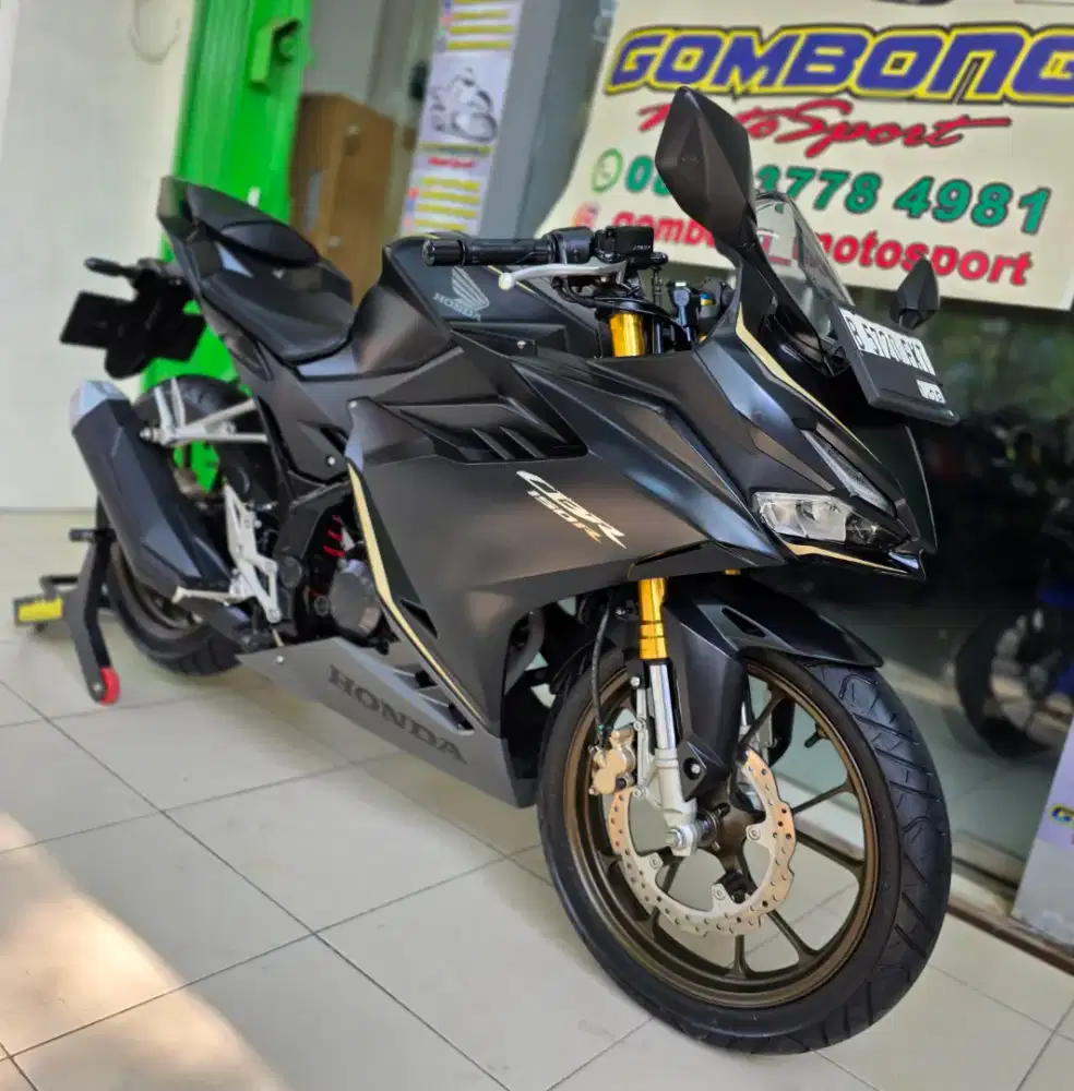 HONDA CBR 150R 2023 KM 400 perak