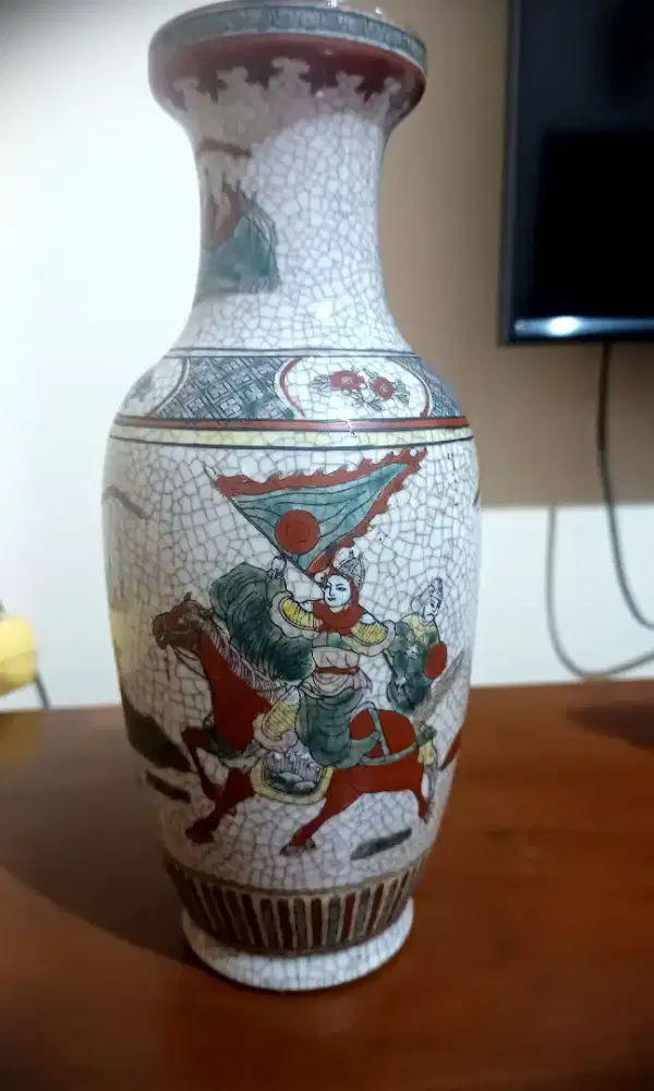 Vas Porcelin Glasir Tiongkok Motif Retak Pecah Seribu
