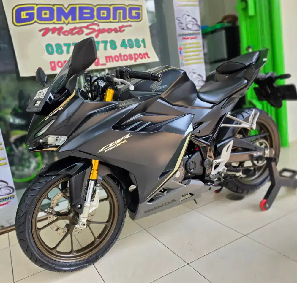 HONDA CBR 150R 2023 KM 400 perak