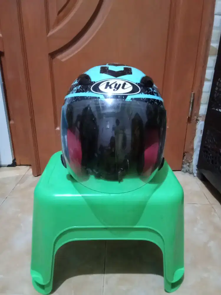 Jual cepat helm merk KYT DJ MARU wrn biru stabilo+ hitam ukr L SNI bus