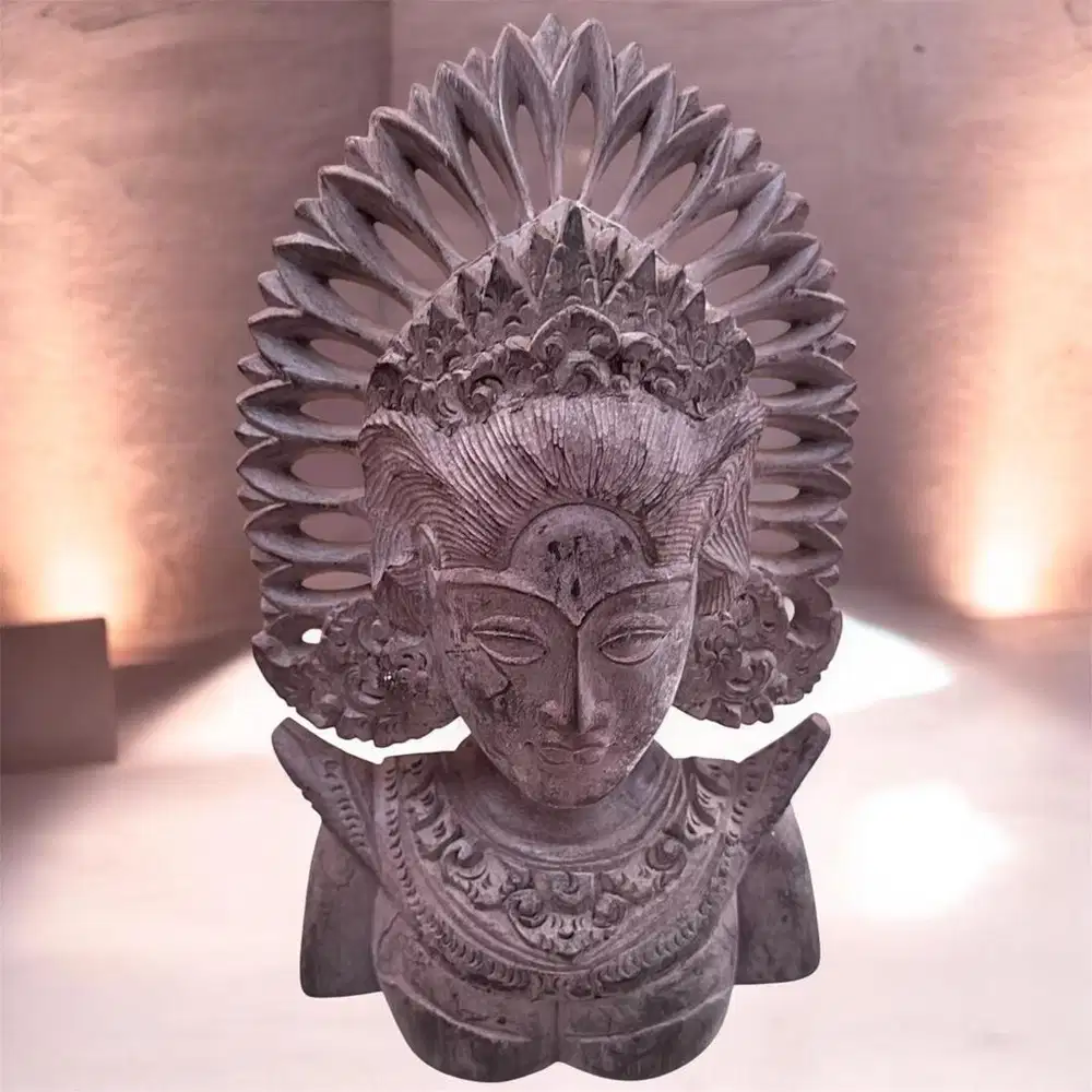 Patung Kayu Wanita Bali