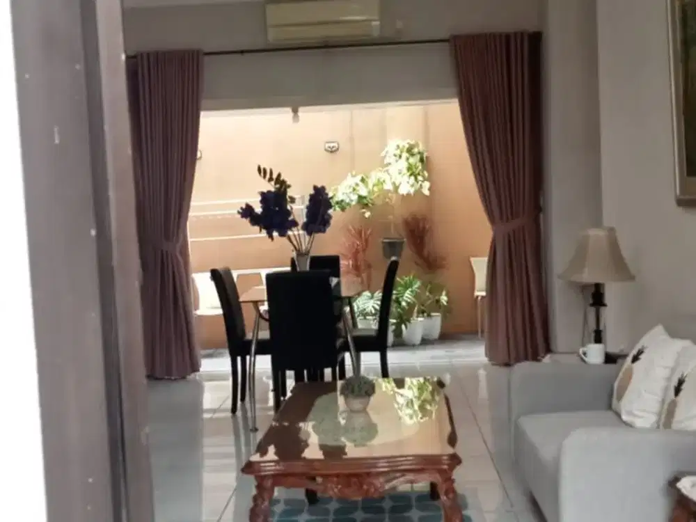 Dijual Rumah Strategis 2 Lantai Fully Furnished Siap Huni Dekat Global Jaya School di Emerald Bintaro Tangsel Lr-12081