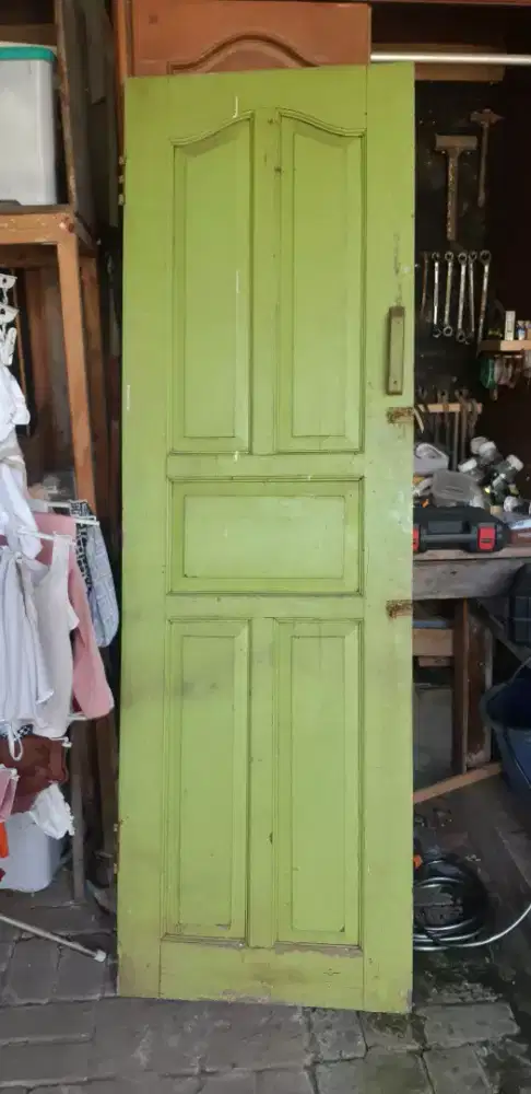 Pintu kayu bekas