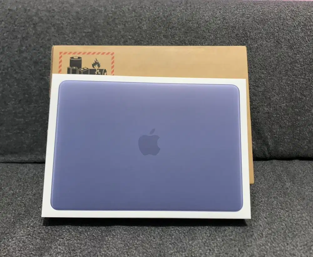 MacBook Neo 8/256GB Indigo fullset baru