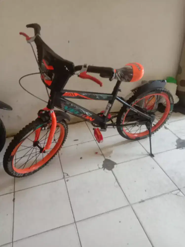 Jual sepeda BMX merk beliin UK 18