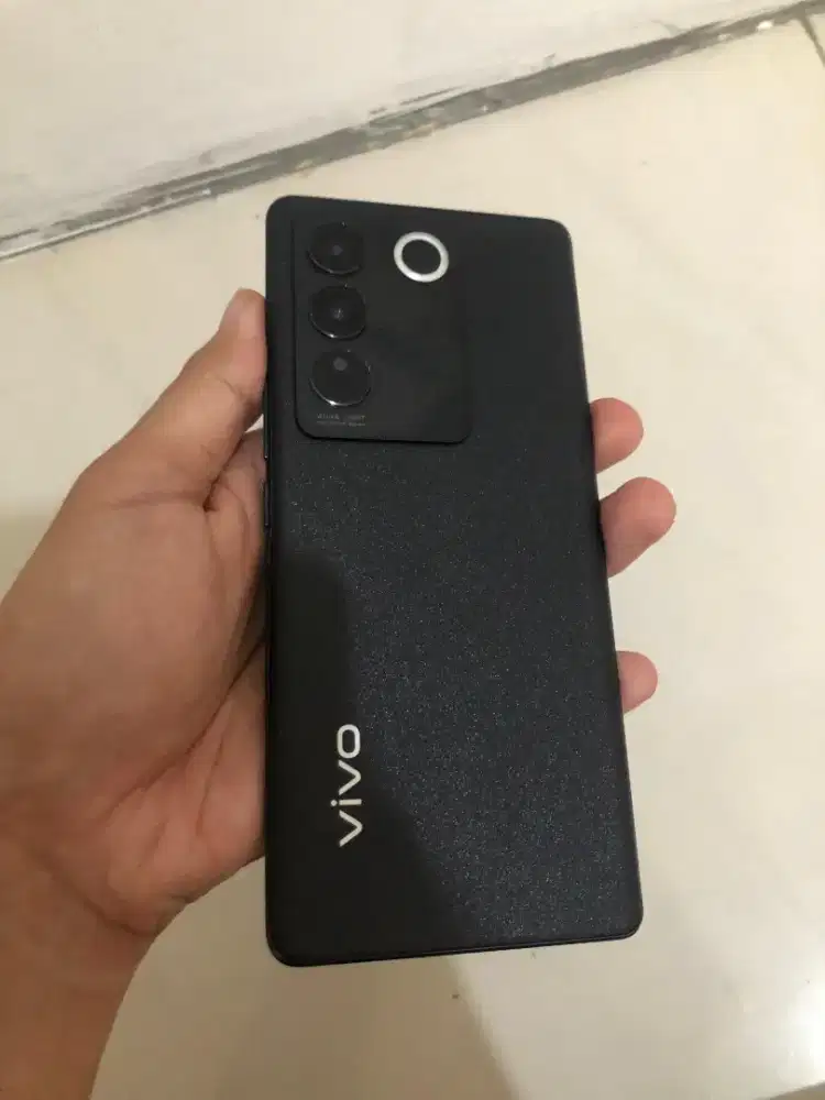 Vivo V27 5G 8+8/256 GB, hitam