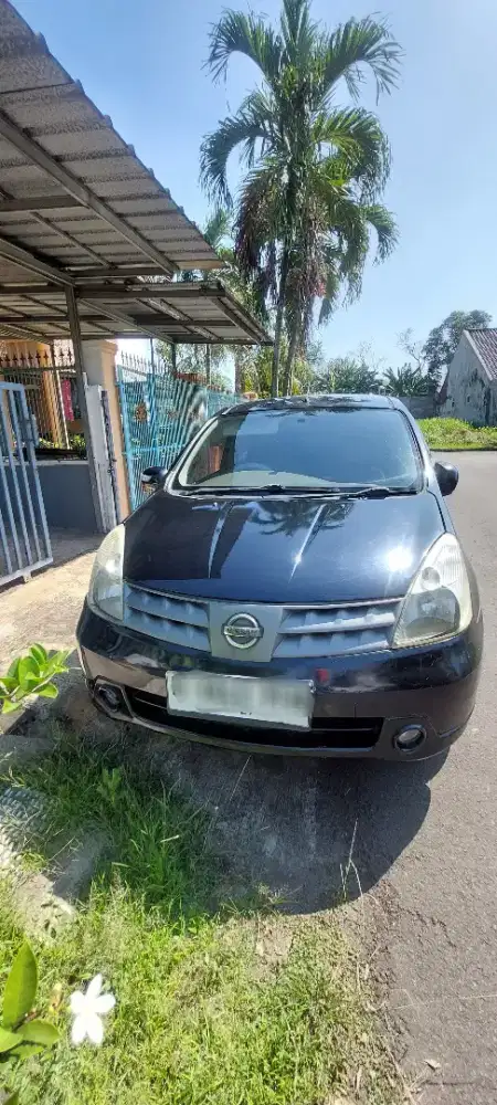 Nissan Grand Livina hitam 2009