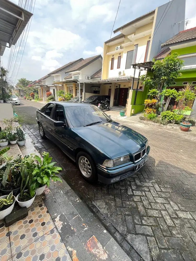 BMW 318i 1996 Bensin