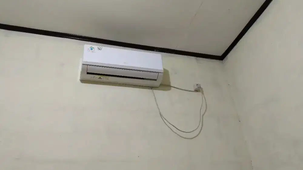 AC LG 1/2 PK Mulus & berfungsi dengam normal.