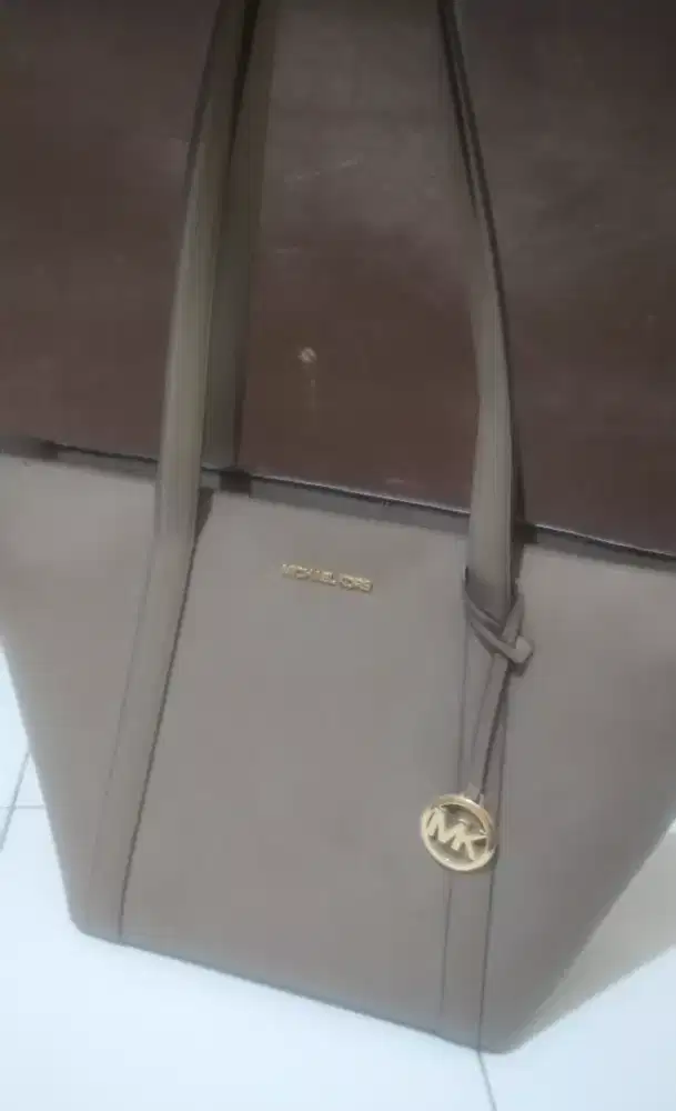 Tas Wanita merk Michael Kors