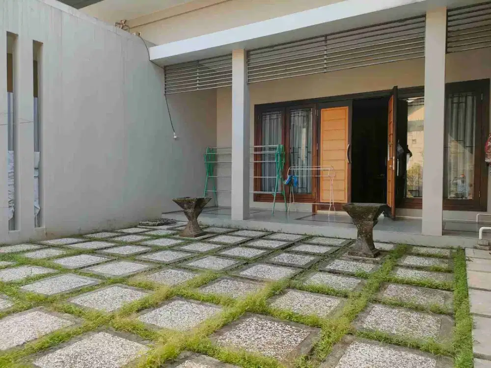Dijual RUMAH MEWAH Jalan Salak Madiun