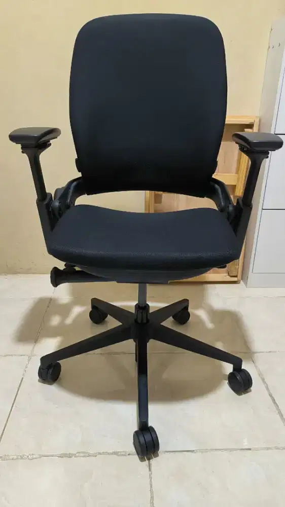 KURSI STEELCASE