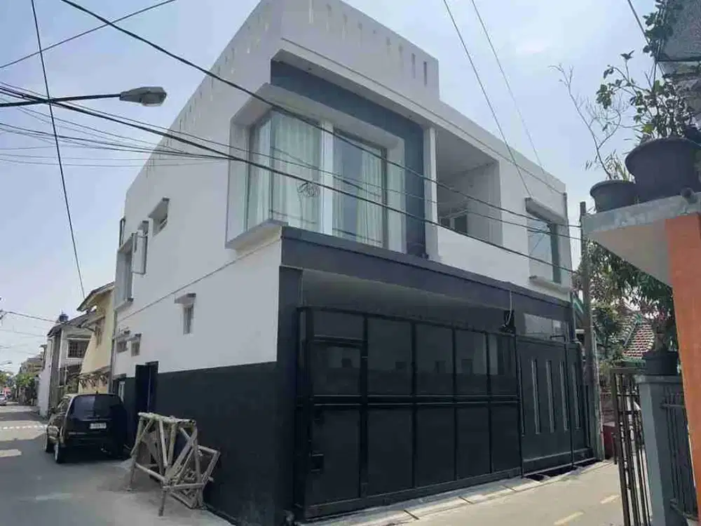 Jual Rumah 3 Lantai Bagus dan Terawat Harga Murah di Riung Bandung