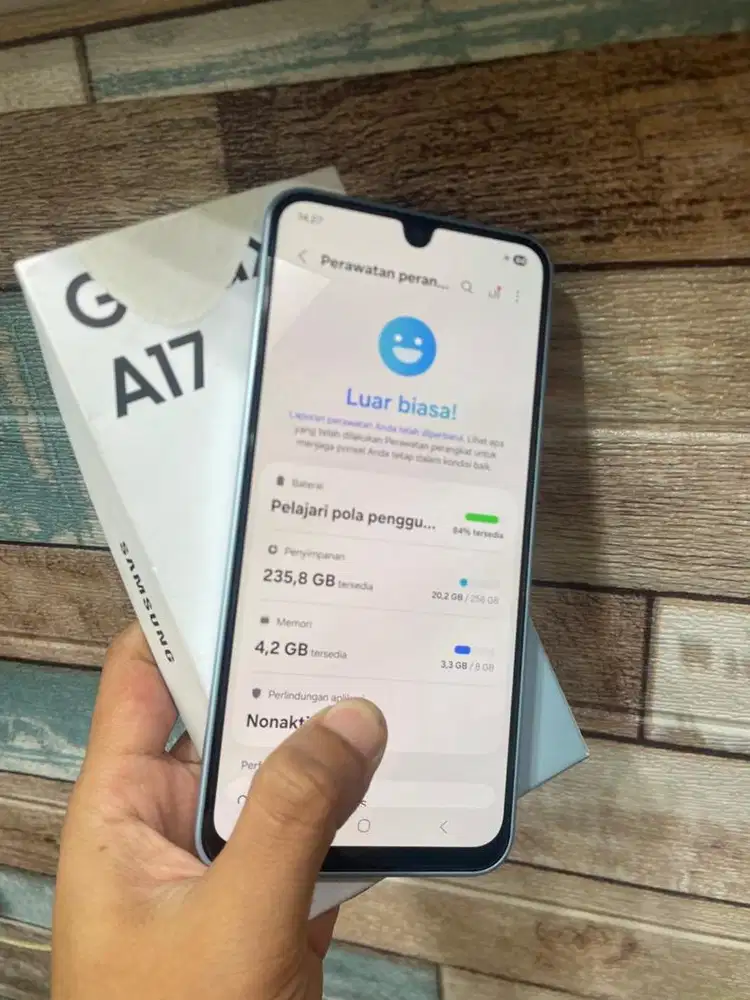 samsung a17 8/256 4G like new