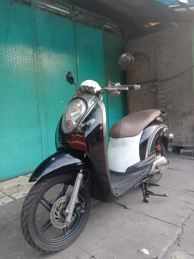 scoopy 2011 mesin bagus body mulus