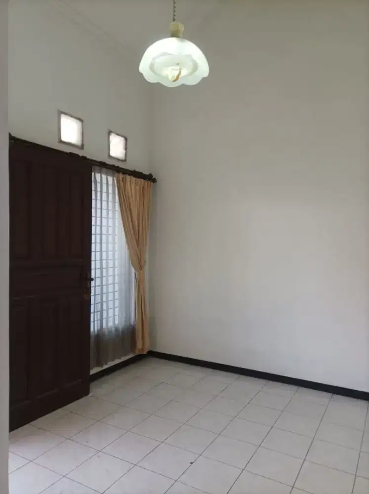 Jual Rumah Second Terawat di Area Perumahan Populer Wiyung, Surabaya