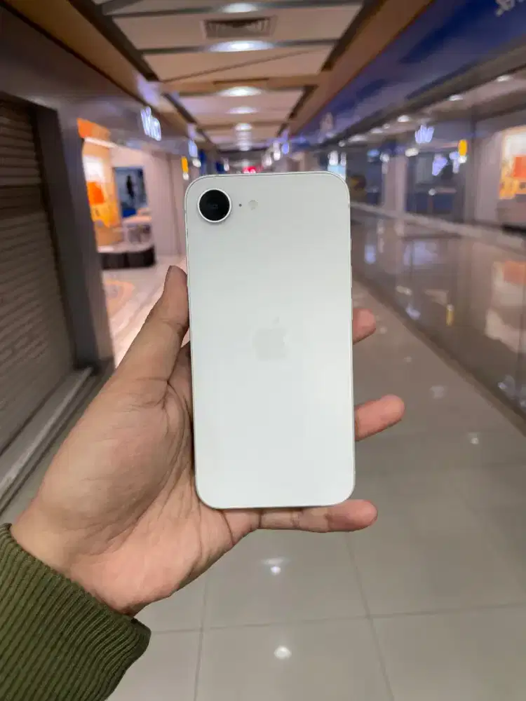 Iphone 16e 256 gb resmi iBox Garansi Aktif
