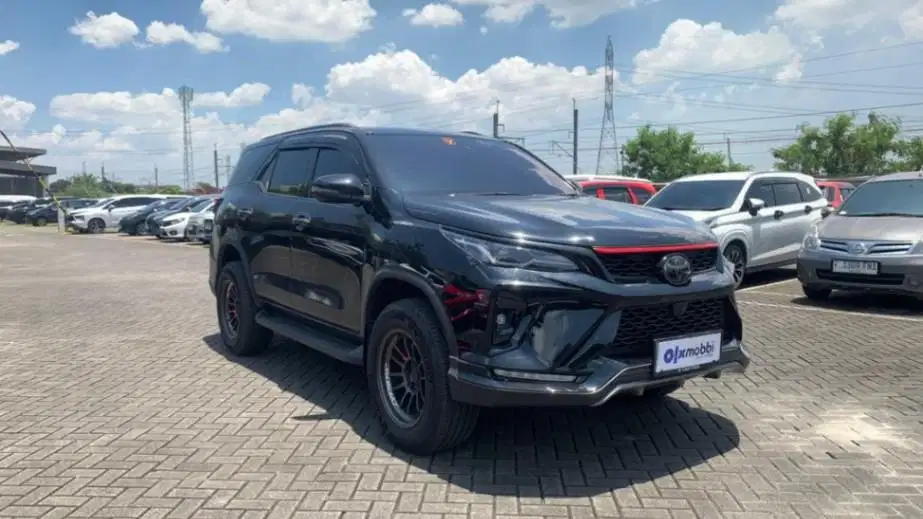 DP MURAH Toyota Fortuner 2.8 VRZ TSS 4×2 Solar-AT 2024 Hitam CMNDB