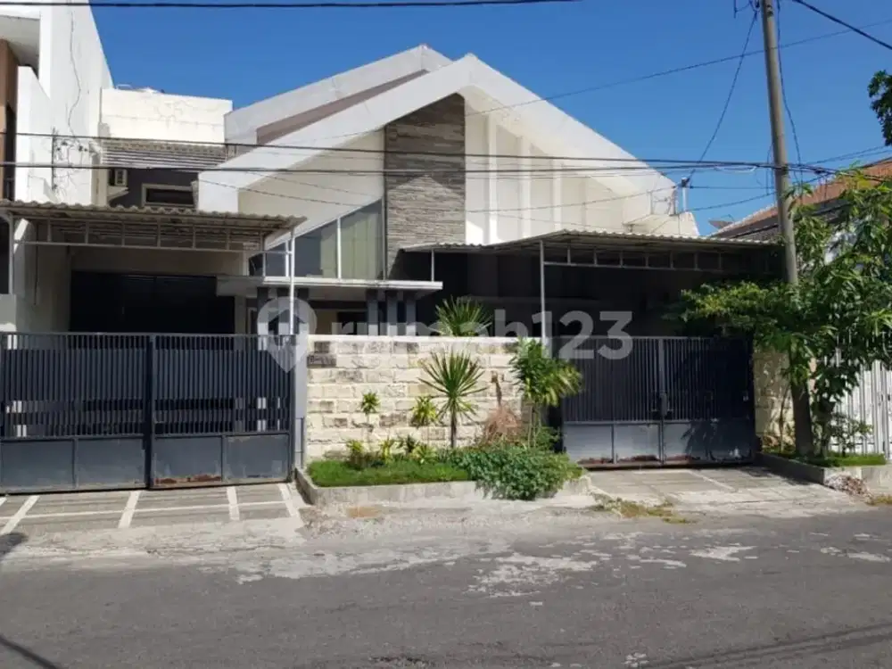 Jual Rumah dengan kolam renang di Kertajaya Indah
