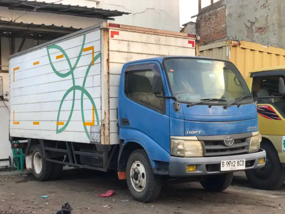 Toyota Dyna 110FT double std box 15 kubik 2011