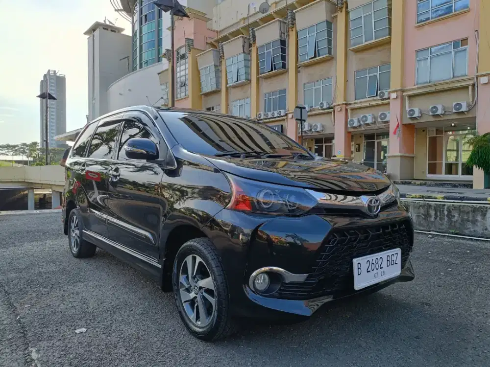Toyota Avanza 1.5 Veloz Facelift AT 2017 Hitam