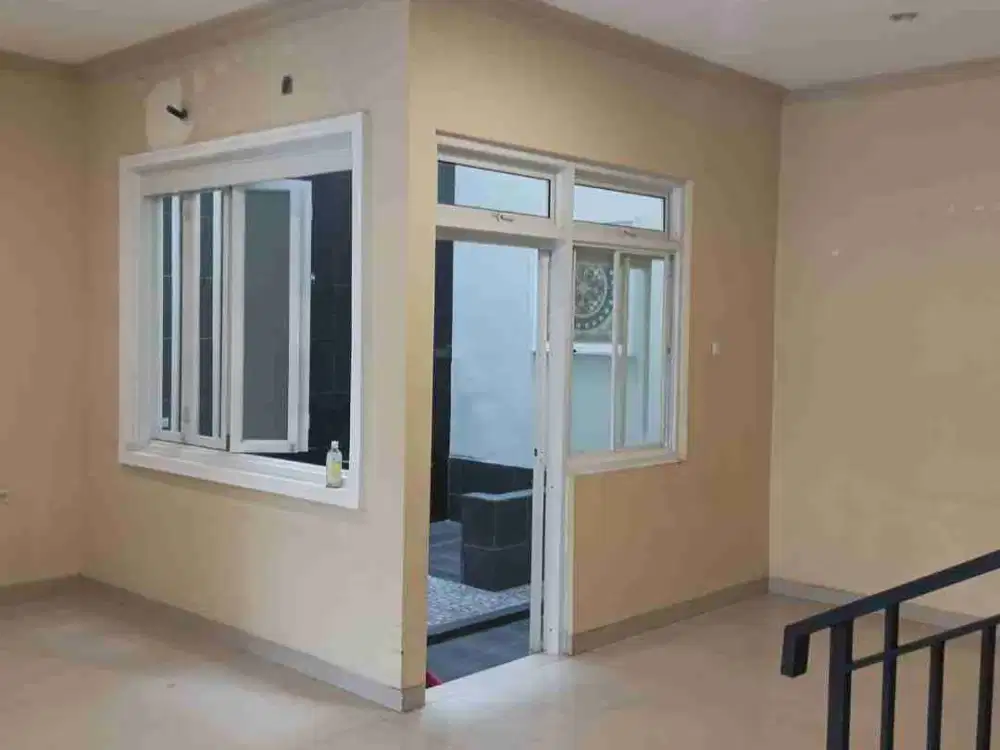 Dijual Rumah Demi Furnished 2 Lantai di Jalan Harpa Kelapa Gading