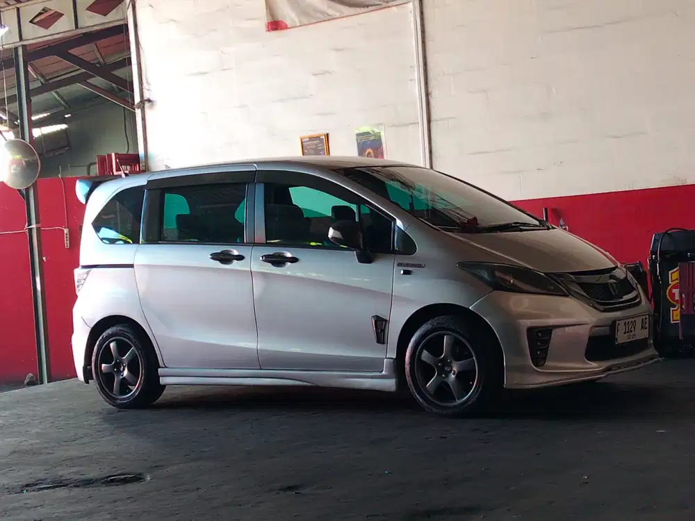 Honda Freed 2010 Bensin