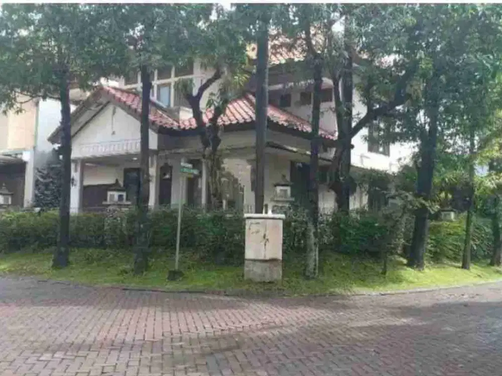 Rumah Hook Dijual di Graha Family Surabaya