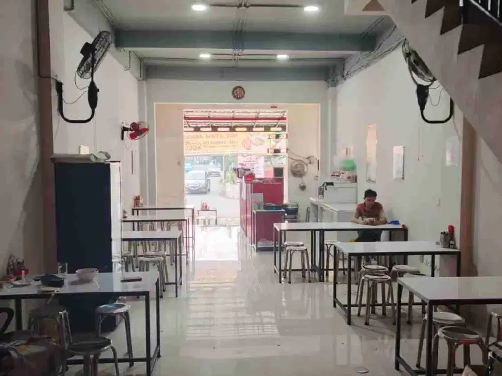 Disewakan ruko Siap Pakai strategis 3½ Lantai, Di taman gigi, galaxy bekasi