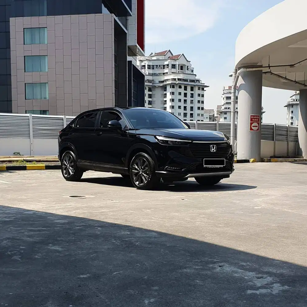 (TDP 20JT) LOW KM 13 RB (ANTIK) ! HONDA HRV SE CVT 2023 HITAM ! RECORD