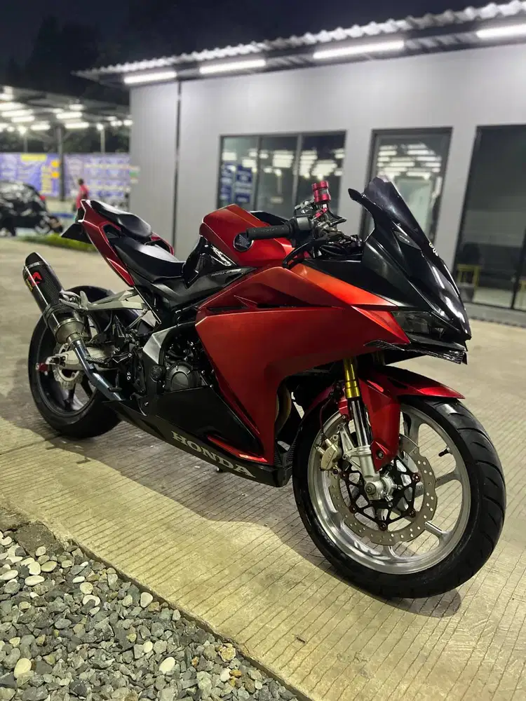 Honda CBR 250RR Merah