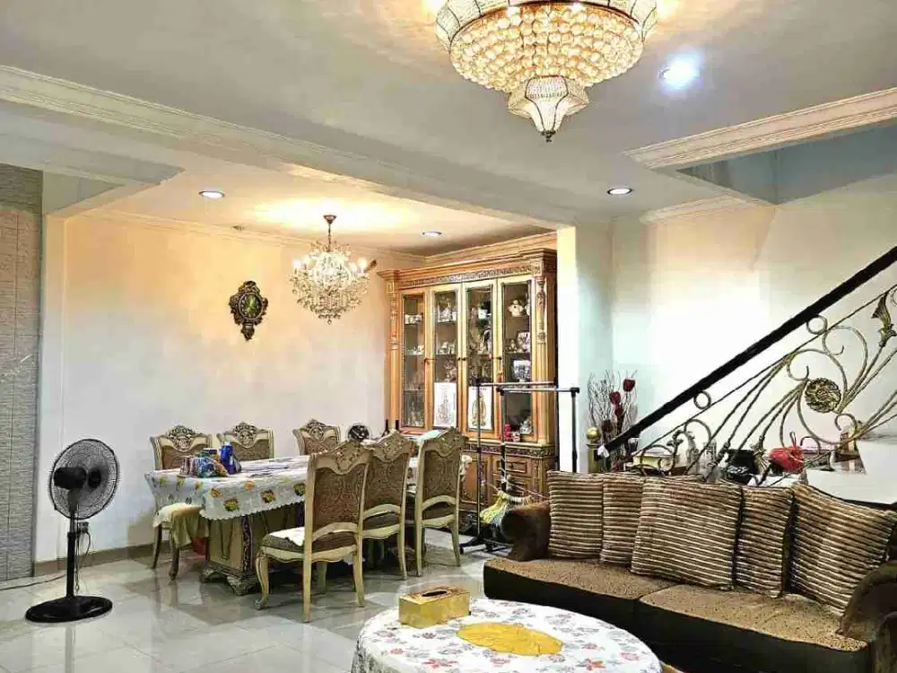 Dijual Rumah Taman Kencana Posisi Huk Ngantong 2,5 lantai Jakarta Barat