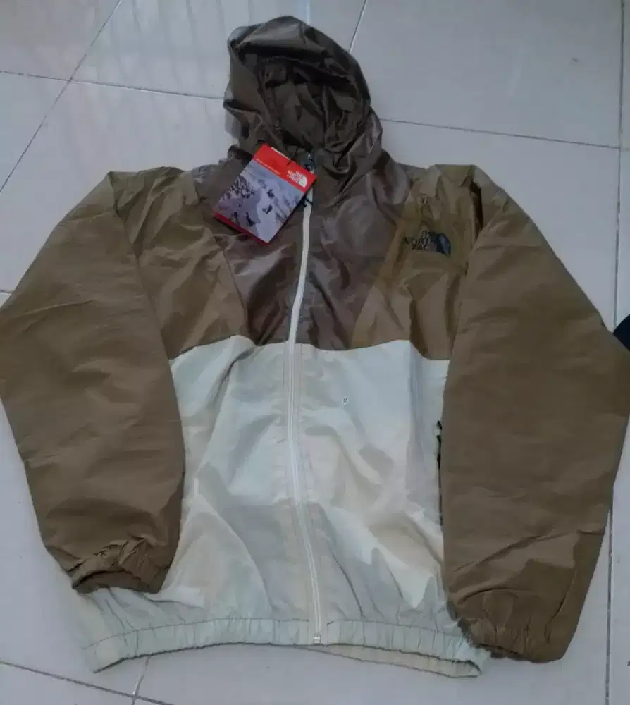 Jaket TNF original Size M (LD 105) Baru Fulltag