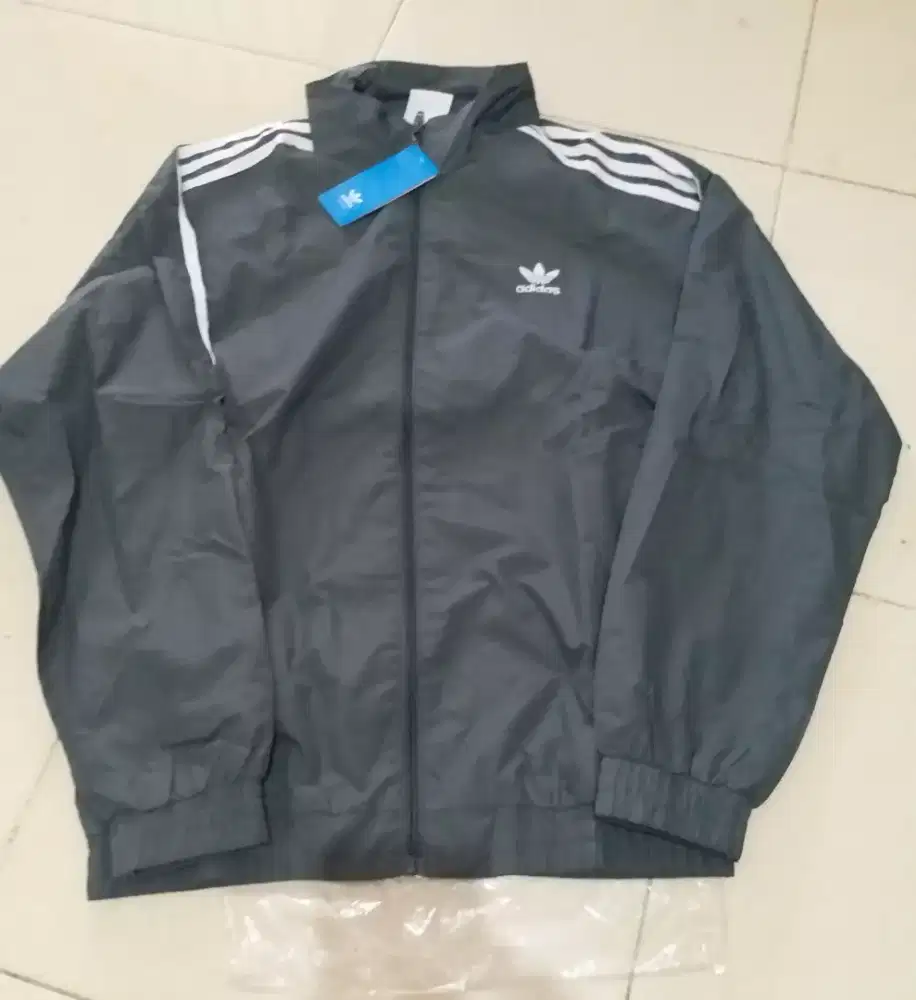Jaket Adidas original Size M (LD 105, 110) Baru Fulltag