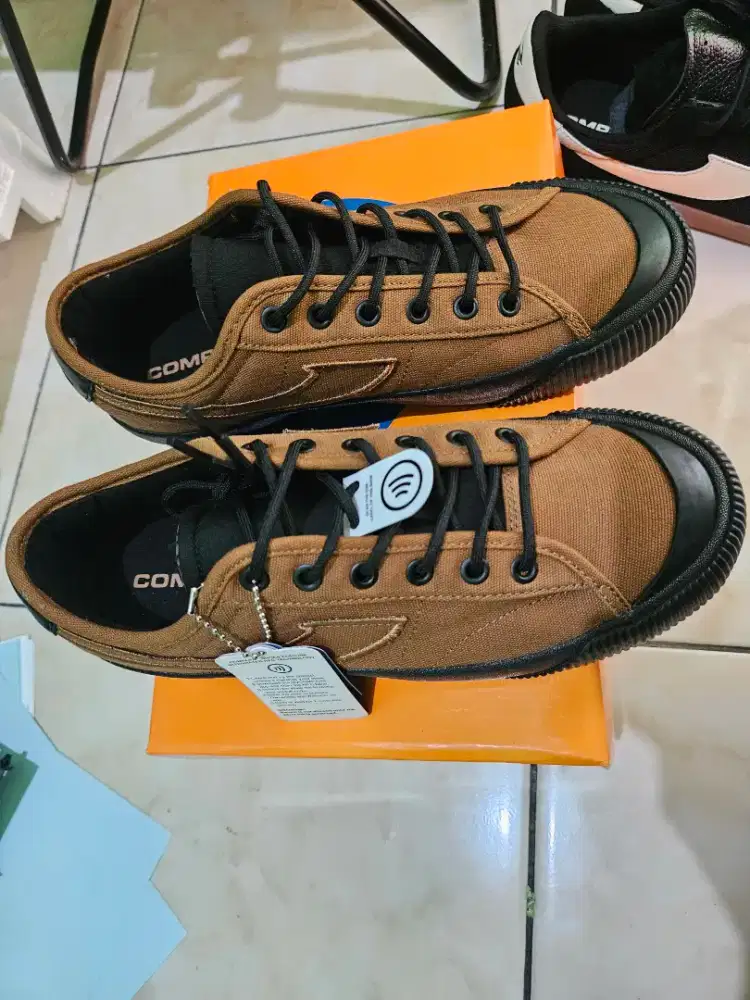 Sepatu SEPATU COMPASS RETROGRADE CAMP LOW CAMEL