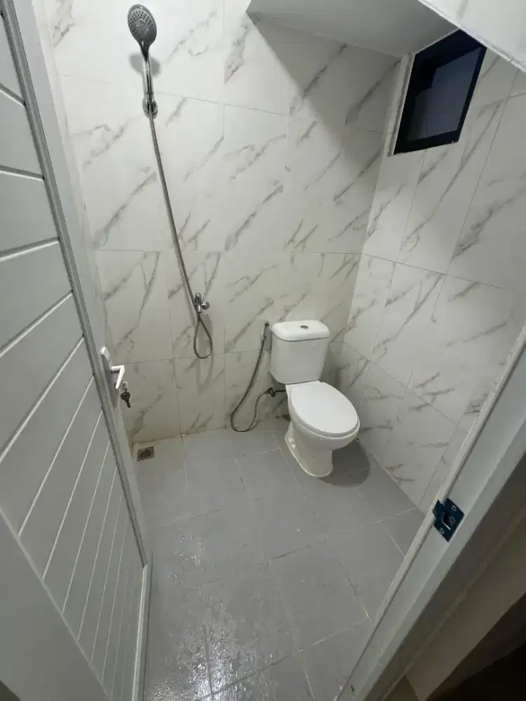 Dijual Rumah 2 Lantai Siap Huni Lokasi Banyumanik Kualitas Bagus Kokoh