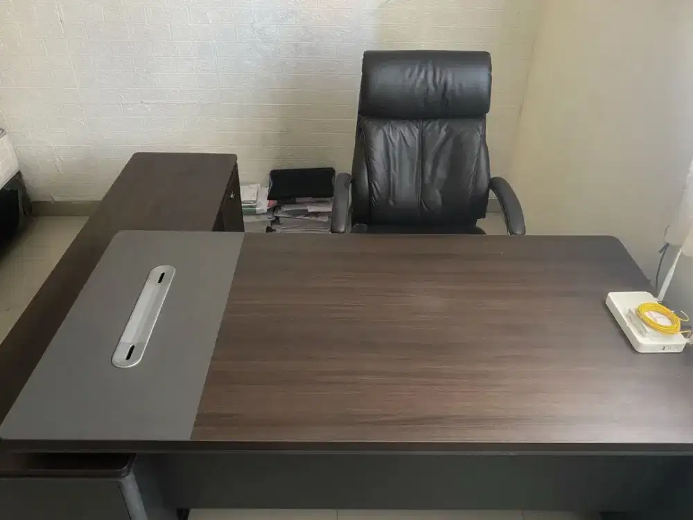 Meja Informa Moza Manajer Desk