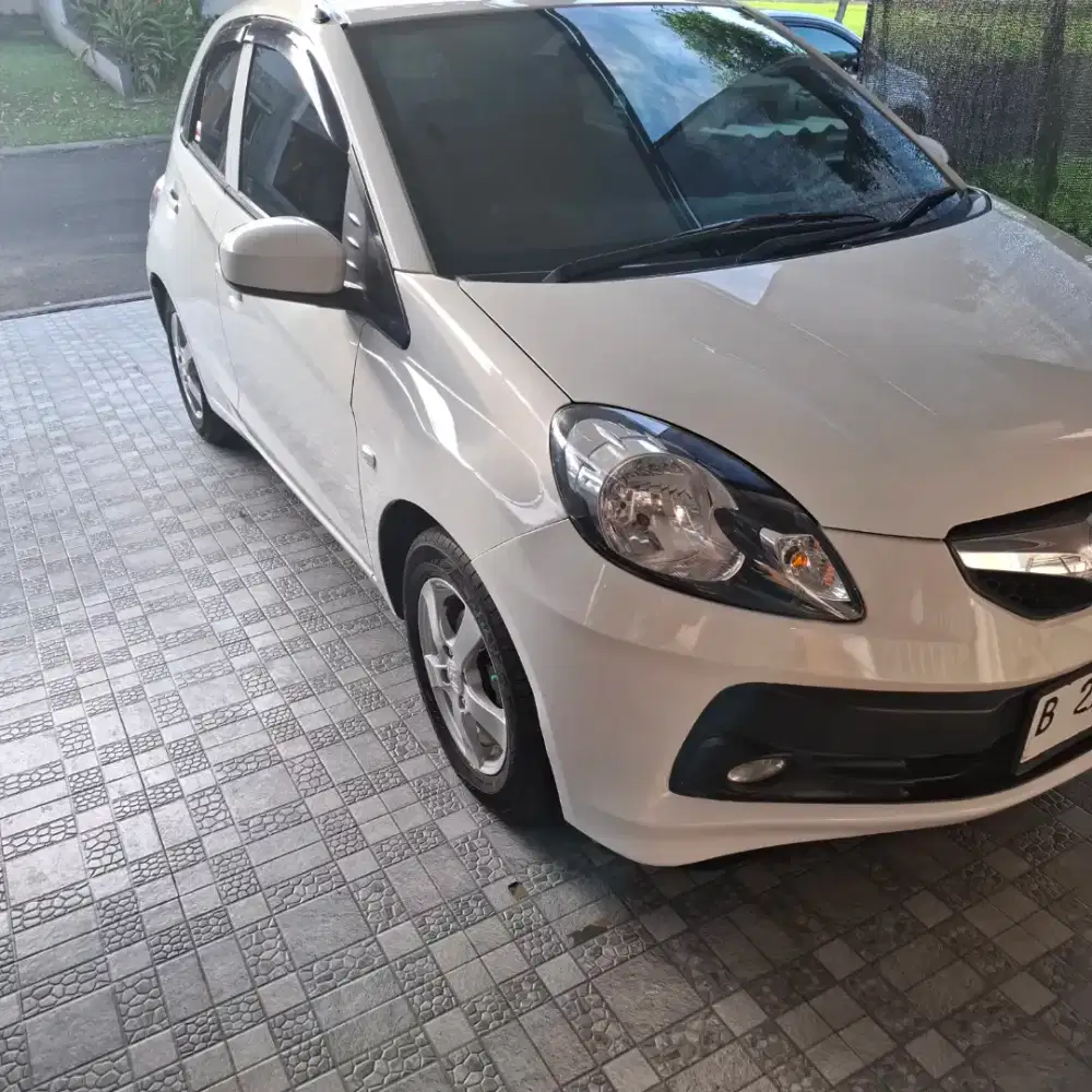 Dijual HONDA BRIO PUTIH .A/T Thn 2016