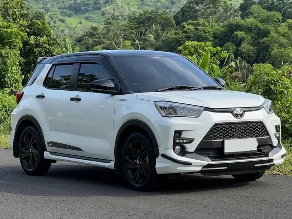 Toyota Raize 1.0 GR Sport two tone At 2022 km +/- 27.000