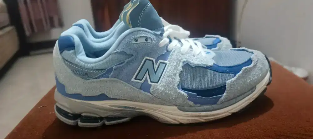 Sepatu NB 2002R
